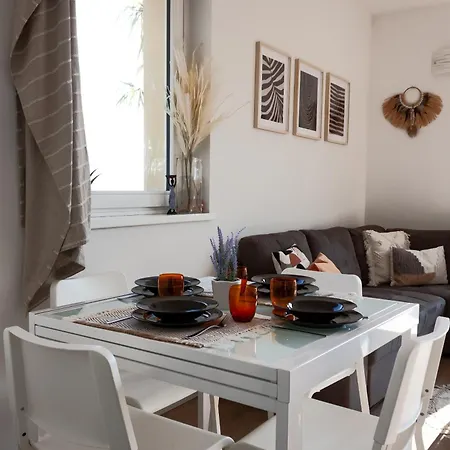 Mia Isola With View, Garden And Swimming Pool Apartment *